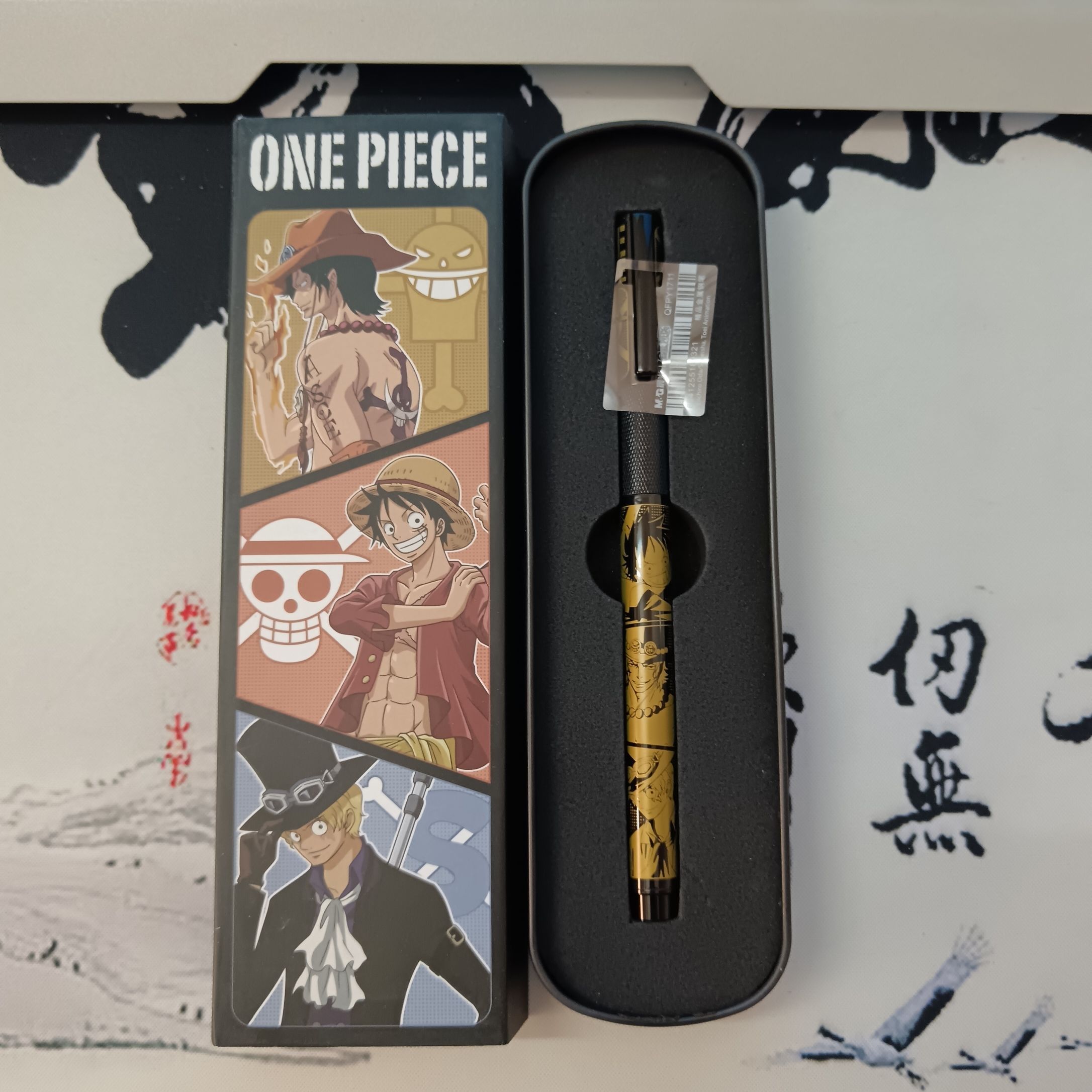 قطعة واحدة القرد D لوفي أنيمي  - مراجعة Anime Merchandise Box Set وسعره