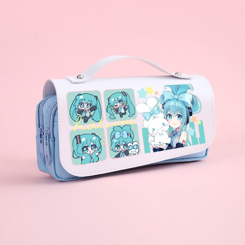 حافظة أقلام كرتونية لطيفة على  - مراجعة Anime Merchandise Box Set وسعره